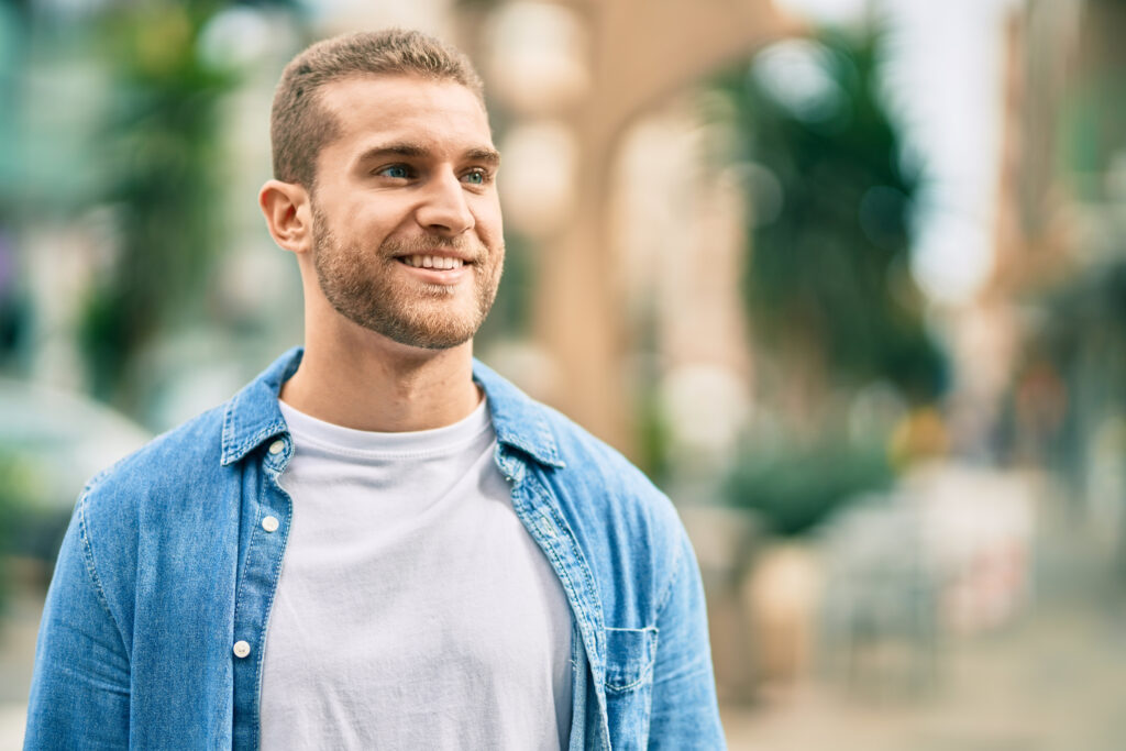 Young,Caucasian,Man,Smiling,Happy,Standing,At,The,City.